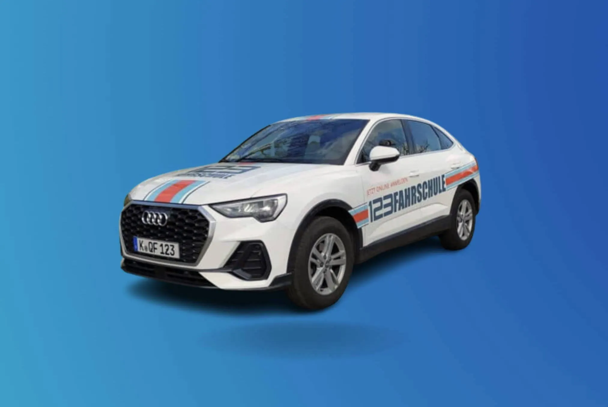 123Fahrschulwagen vor blauem Hintergrund