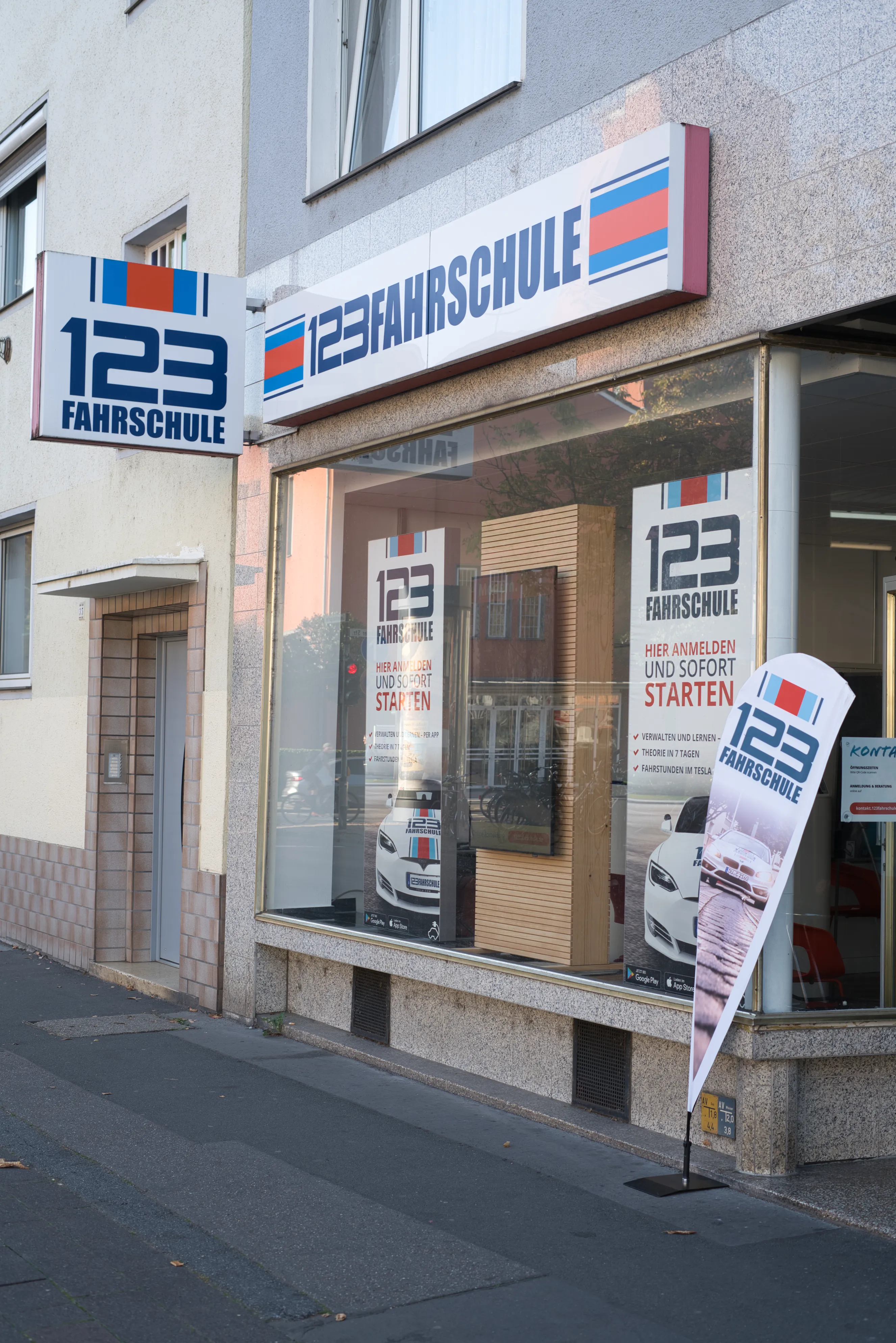 Filiale der 123 Fahrschule in Köln Lindenthal von außen