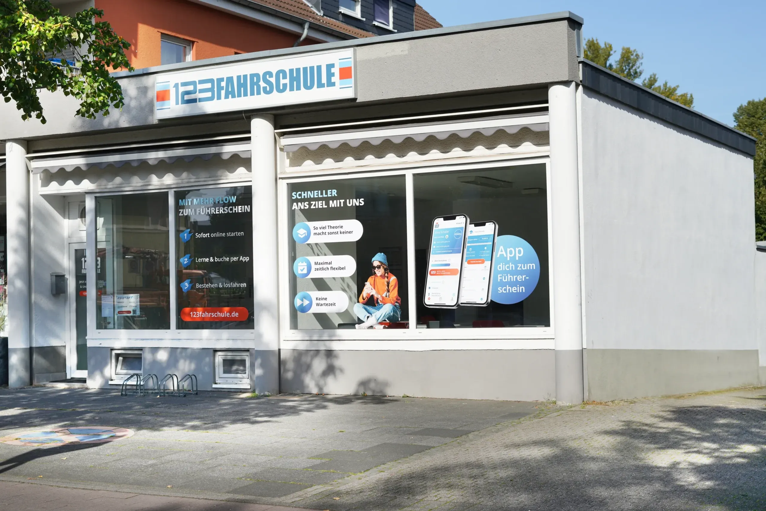 Filiale der 123 Fahrschule von außen in Leverkusen