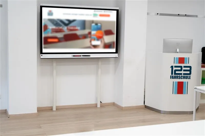 Ein Unterrichtsraum der 123fahrschule.