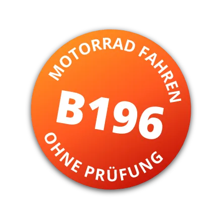 Ein Störer mit orangenem Verlauf, auf diesem steht "Motorrad fahren ohne Prüfung" und mittig "B196".